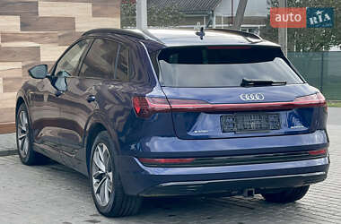 Позашляховик / Кросовер Audi e-tron 2021 в 