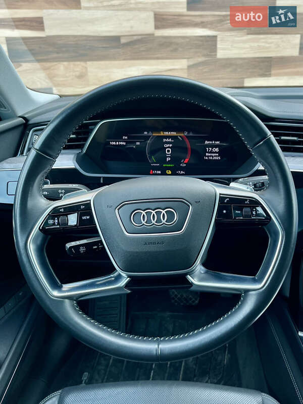 Позашляховик / Кросовер Audi e-tron 2021 в Києві