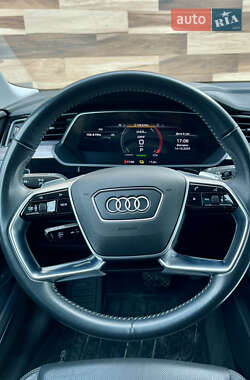 Позашляховик / Кросовер Audi e-tron 2021 в 