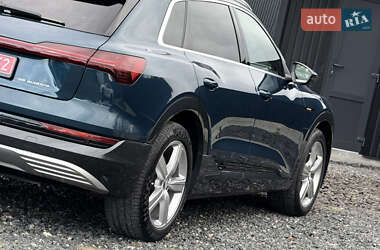 Позашляховик / Кросовер Audi e-tron 2019 в 