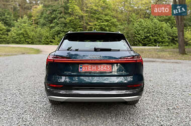 Позашляховик / Кросовер Audi e-tron 2019 в 