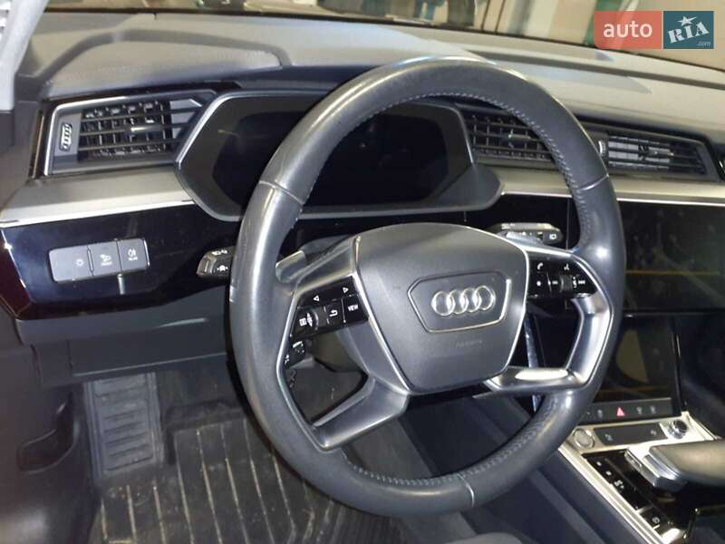 Позашляховик / Кросовер Audi e-tron 2019 в Києві фото 7 Позашляховик / Кросовер Audi e-tron 2019 в Києві