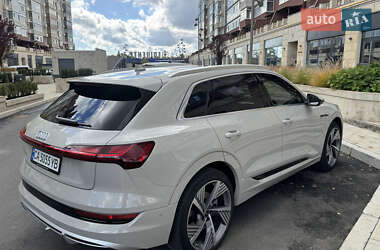 Позашляховик / Кросовер Audi e-tron 2021 в 