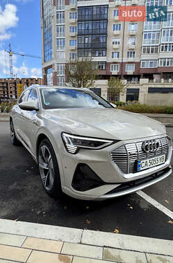 Позашляховик / Кросовер Audi e-tron 2021 в 