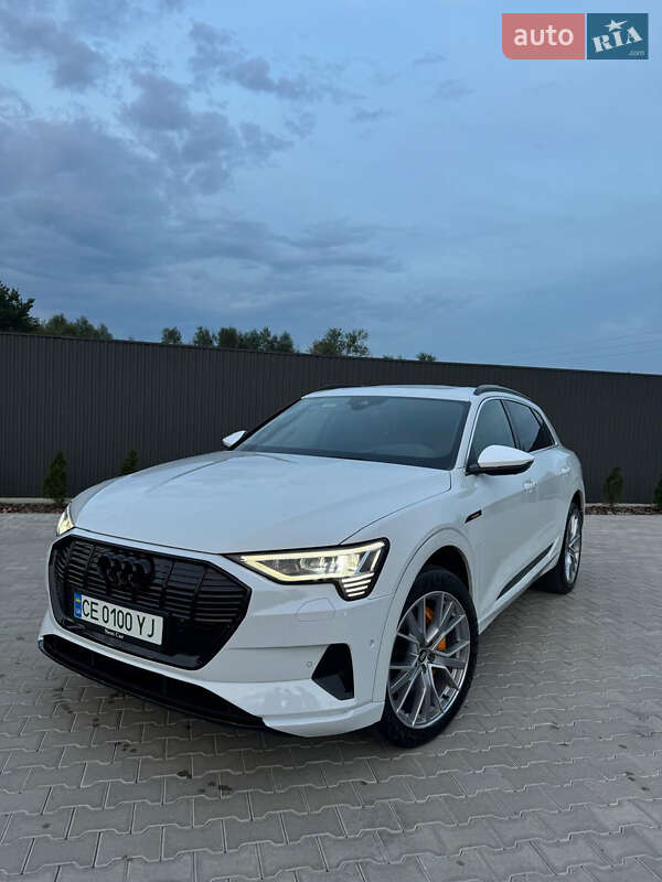 Позашляховик / Кросовер Audi e-tron 2019 в 