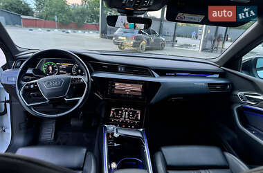 Позашляховик / Кросовер Audi e-tron 2019 в 