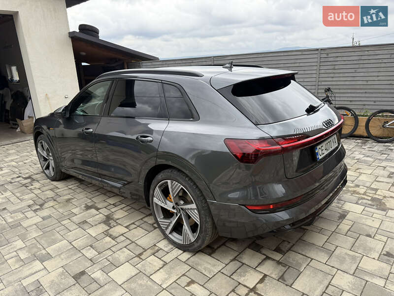 Позашляховик / Кросовер Audi e-tron 2022 в Чернівцях