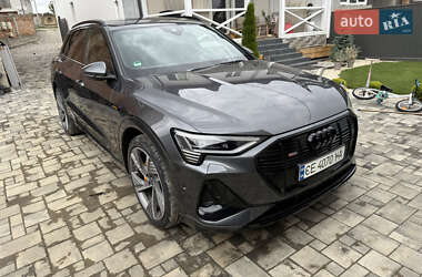 Позашляховик / Кросовер Audi e-tron 2022 в 