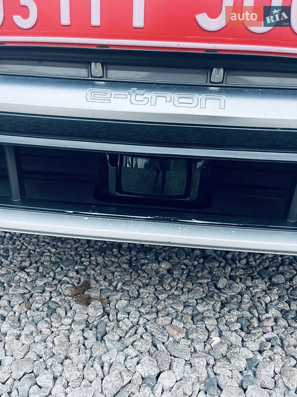 Позашляховик / Кросовер Audi e-tron 2019 в Бродах