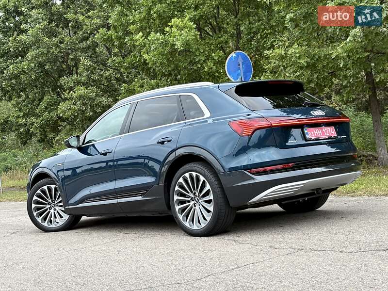 Позашляховик / Кросовер Audi e-tron 2021 в Києві