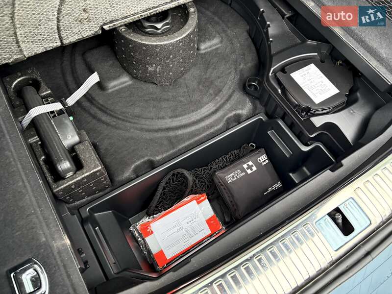 Позашляховик / Кросовер Audi e-tron 2021 в Києві