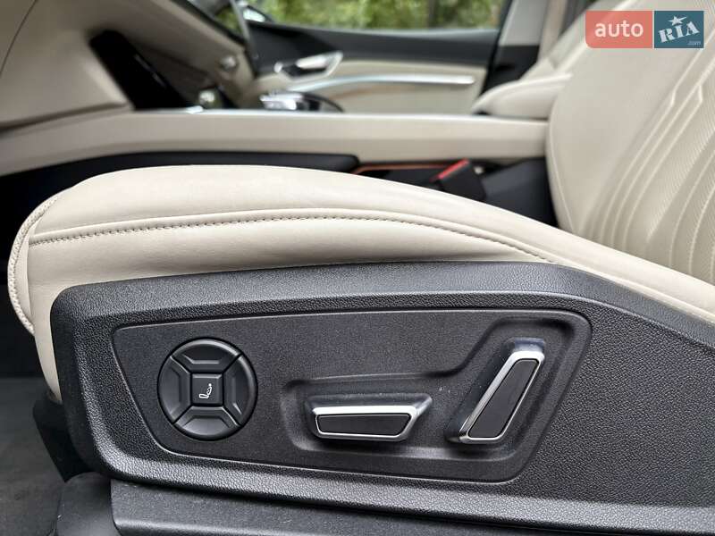 Позашляховик / Кросовер Audi e-tron 2021 в Києві