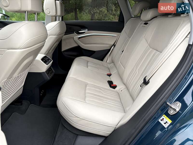 Позашляховик / Кросовер Audi e-tron 2021 в Києві