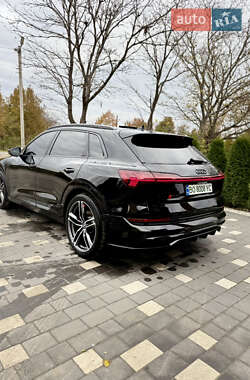 Позашляховик / Кросовер Audi e-tron 2020 в 