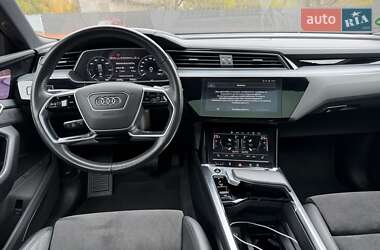 Позашляховик / Кросовер Audi e-tron 2021 в  фото 33 Позашляховик / Кросовер Audi e-tron 2021 в