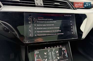 Позашляховик / Кросовер Audi e-tron 2021 в  фото 34 Позашляховик / Кросовер Audi e-tron 2021 в