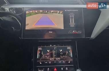 Позашляховик / Кросовер Audi e-tron 2021 в 