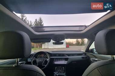 Позашляховик / Кросовер Audi e-tron 2021 в 