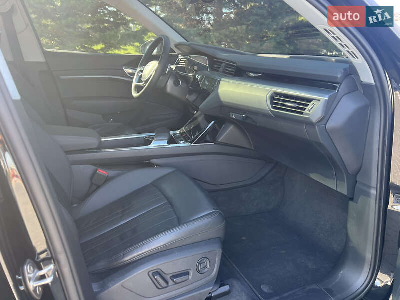 Внедорожник / Кроссовер Audi e-tron 2019 в Одессе фото 12 Внедорожник / Кроссовер Audi e-tron 2019 в Одессе