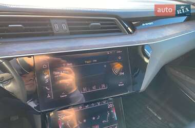 Позашляховик / Кросовер Audi e-tron 2019 в  фото 17 Позашляховик / Кросовер Audi e-tron 2019 в