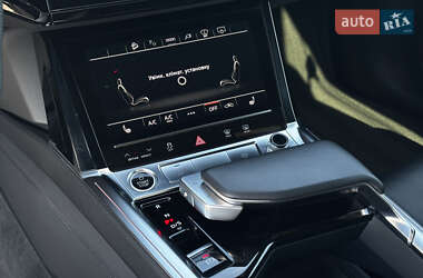 Внедорожник / Кроссовер Audi e-tron 2022 в 
