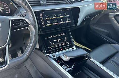 Внедорожник / Кроссовер Audi e-tron 2022 в 