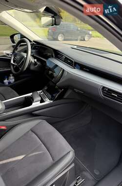 Позашляховик / Кросовер Audi e-tron 2022 в  фото 20 Позашляховик / Кросовер Audi e-tron 2022 в