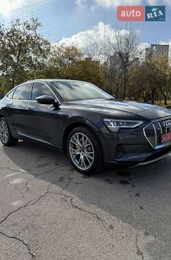 Позашляховик / Кросовер Audi e-tron 2022 в  фото 2 Позашляховик / Кросовер Audi e-tron 2022 в