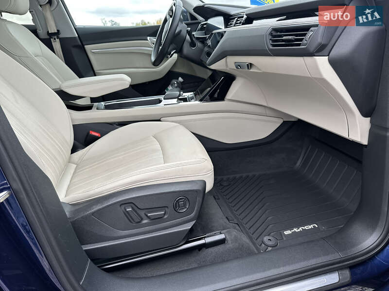 Позашляховик / Кросовер Audi e-tron 2020 в Києві фото 10 Позашляховик / Кросовер Audi e-tron 2020 в Києві