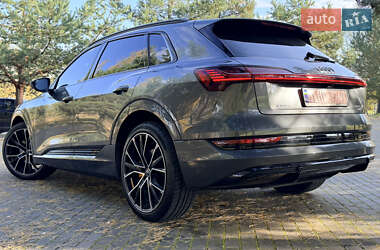 Внедорожник / Кроссовер Audi e-tron 2020 в 