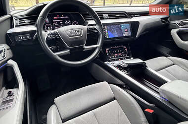 Внедорожник / Кроссовер Audi e-tron 2020 в 