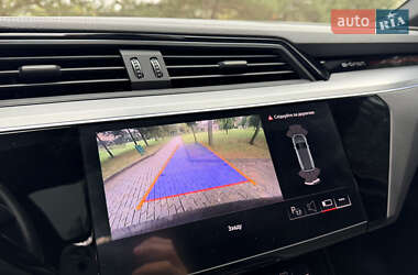 Внедорожник / Кроссовер Audi e-tron 2020 в 