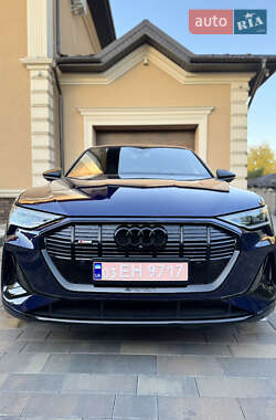 Позашляховик / Кросовер Audi e-tron 2022 в  фото 6 Позашляховик / Кросовер Audi e-tron 2022 в