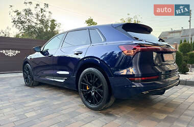 Позашляховик / Кросовер Audi e-tron 2022 в  фото 15 Позашляховик / Кросовер Audi e-tron 2022 в