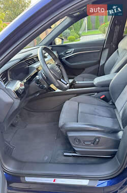 Позашляховик / Кросовер Audi e-tron 2022 в  фото 45 Позашляховик / Кросовер Audi e-tron 2022 в