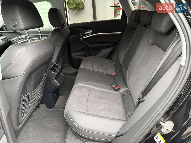 Позашляховик / Кросовер Audi e-tron 2022 в Луцьку