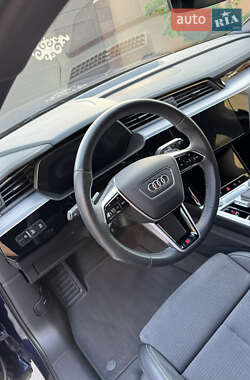 Позашляховик / Кросовер Audi e-tron 2022 в  фото 49 Позашляховик / Кросовер Audi e-tron 2022 в