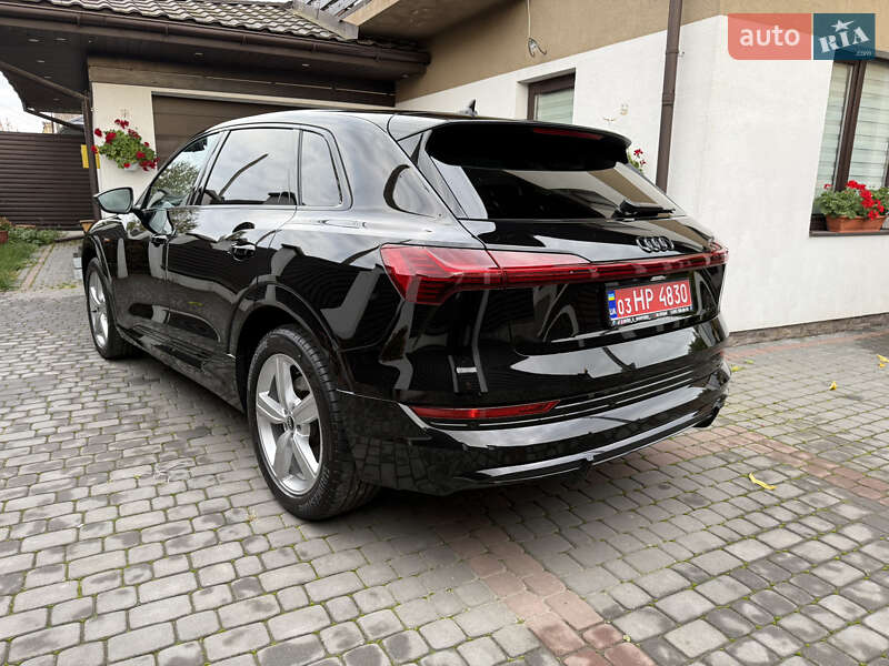 Позашляховик / Кросовер Audi e-tron 2022 в Луцьку
