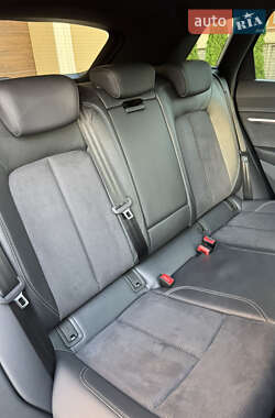 Позашляховик / Кросовер Audi e-tron 2022 в  фото 75 Позашляховик / Кросовер Audi e-tron 2022 в