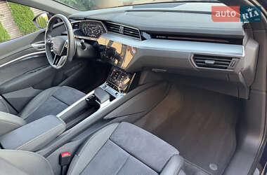 Позашляховик / Кросовер Audi e-tron 2022 в  фото 78 Позашляховик / Кросовер Audi e-tron 2022 в