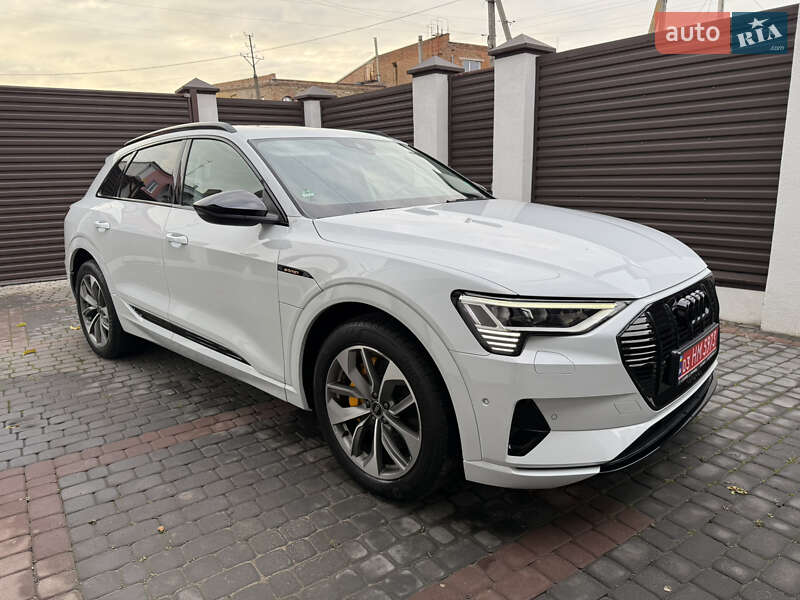 Позашляховик / Кросовер Audi e-tron 2022 в Луцьку