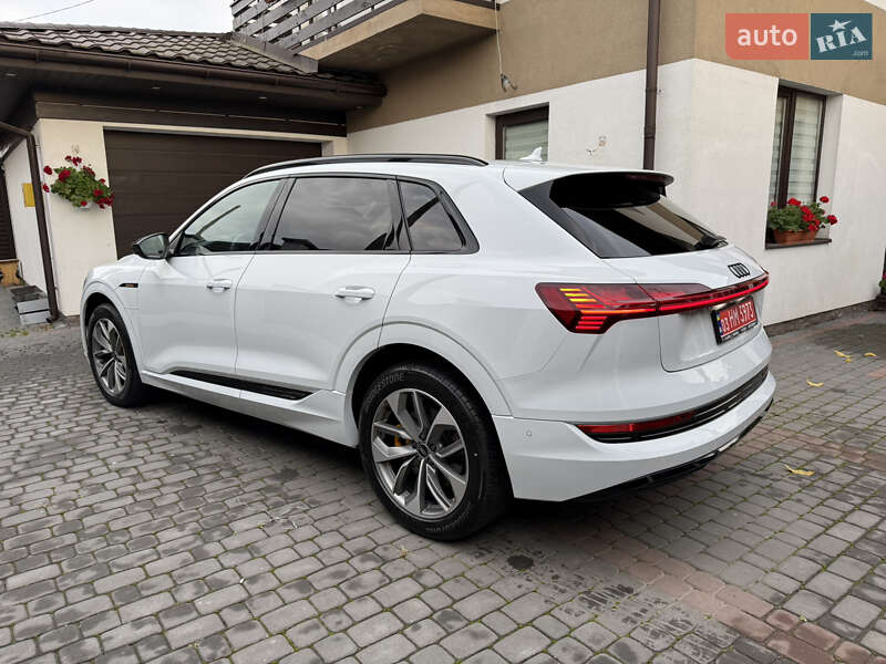 Позашляховик / Кросовер Audi e-tron 2022 в Луцьку