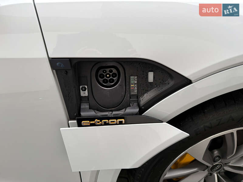 Позашляховик / Кросовер Audi e-tron 2022 в Луцьку