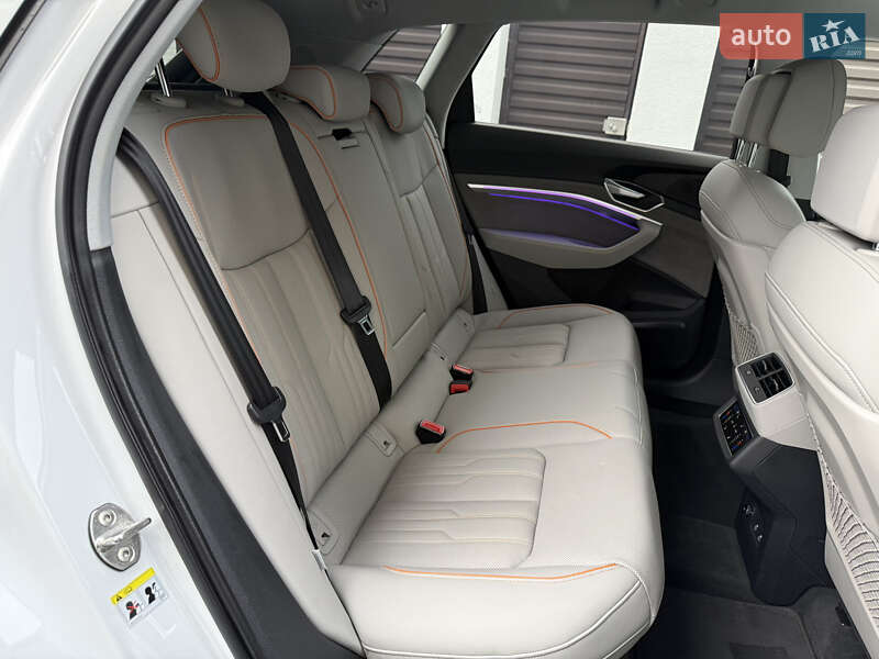 Позашляховик / Кросовер Audi e-tron 2022 в Луцьку
