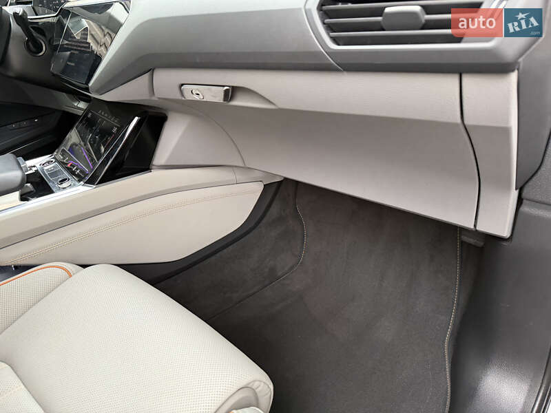 Позашляховик / Кросовер Audi e-tron 2022 в Луцьку