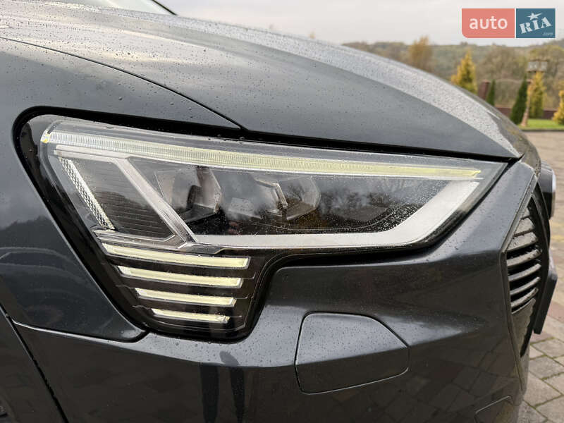 Внедорожник / Кроссовер Audi e-tron 2019 в Сваляве