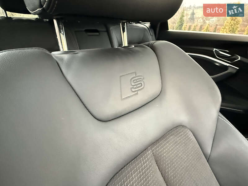 Внедорожник / Кроссовер Audi e-tron 2019 в Сваляве