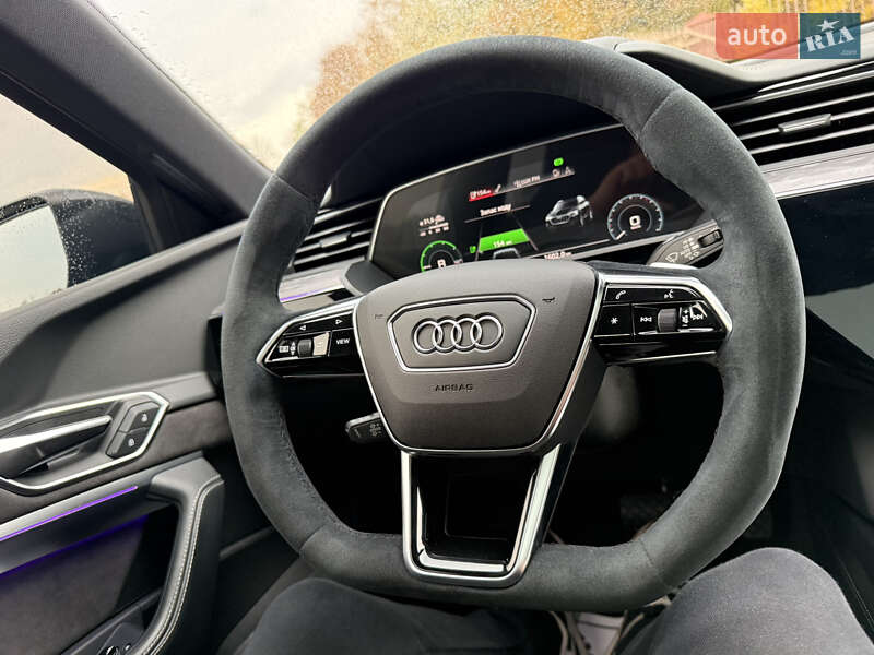 Внедорожник / Кроссовер Audi e-tron 2019 в Сваляве