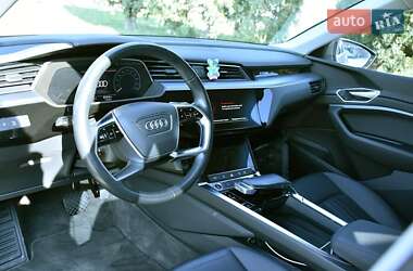 Внедорожник / Кроссовер Audi e-tron 2021 в 