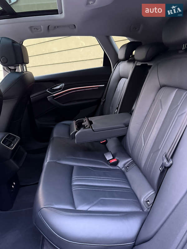 Позашляховик / Кросовер Audi e-tron 2023 в Львові